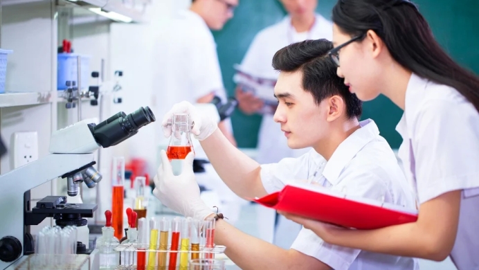 Học Hóa dược Mỹ phẩm tại NTTU – “Bắt trend” ngành học cực hot, vừa đẹp vừa chất